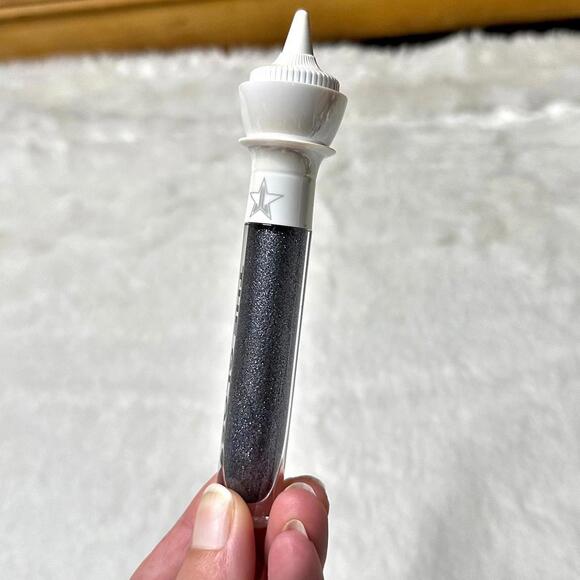 NIB Jeffree Star Six Feet Under The Gloss Lip Gloss Full Size 4.5ml - Picture 5 of 11